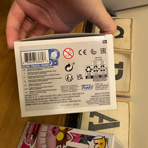 Funko Pop Cheshire Cat- Blue and Pink Figures - Picture 6 of 11